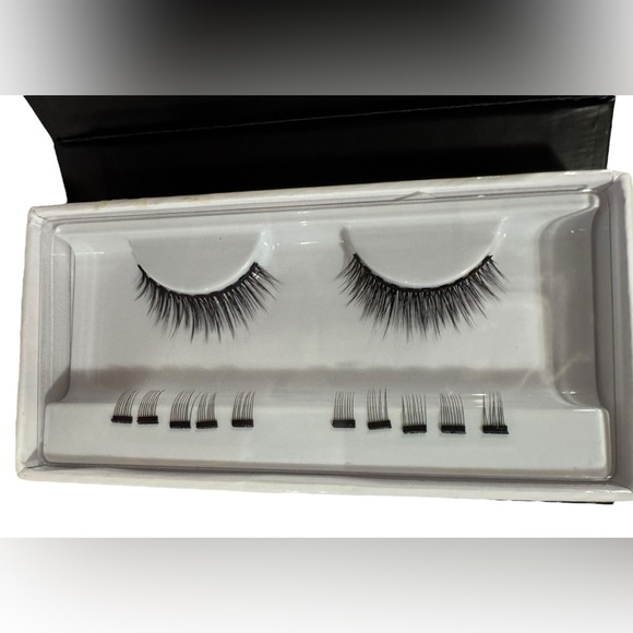 Tori Belle Magnitude magnetic eyelashes with magnetic eyeliner - Picture 3 of 8